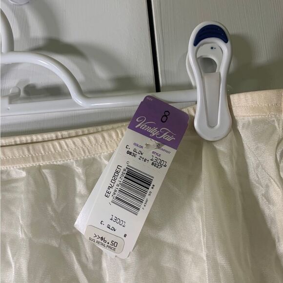 Vanity Fair NEW Size 8 Cream Lace‎ Vintage Deadstock Panties - Picture 3 of 4